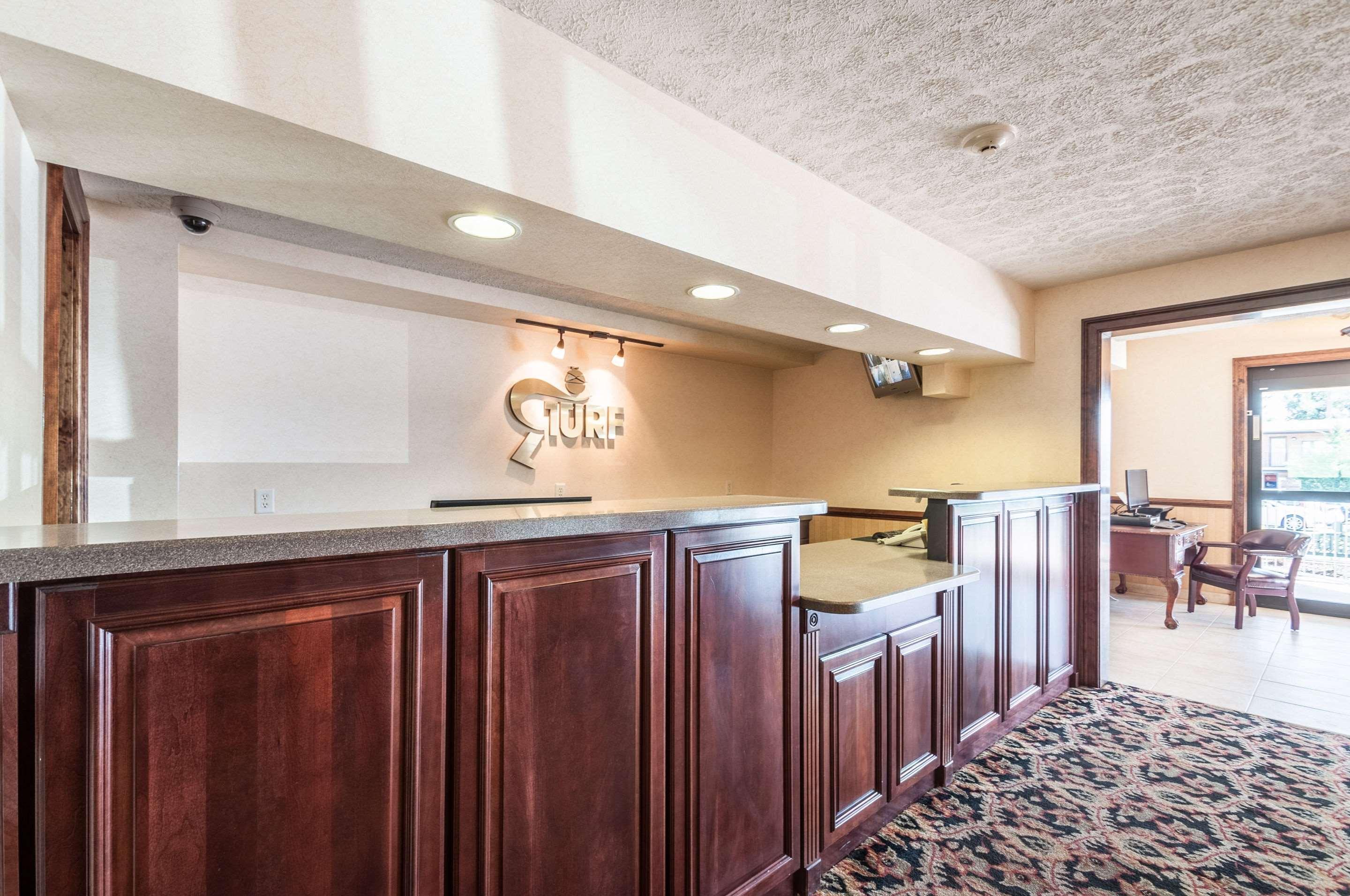 Rodeway Inn & Suites Charles Town Exterior photo