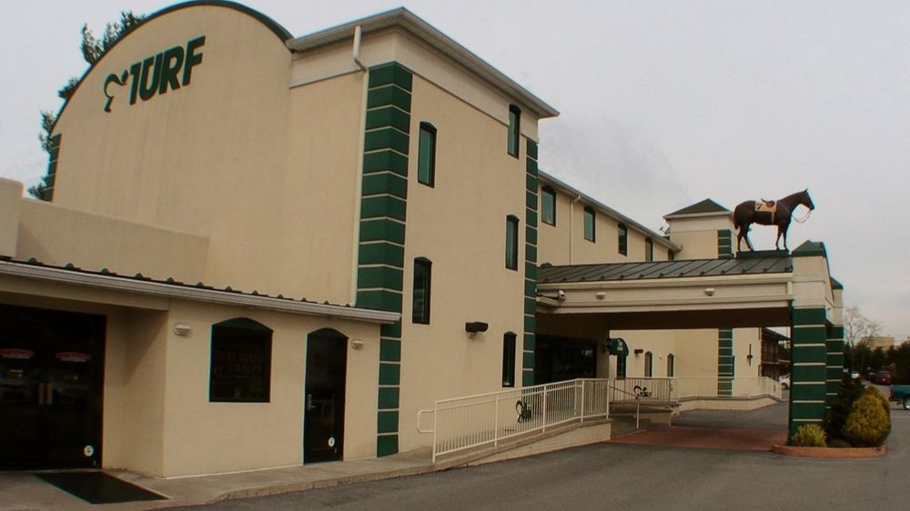 Rodeway Inn & Suites Charles Town Exterior photo